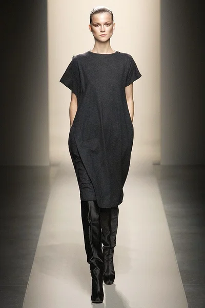 Look 16